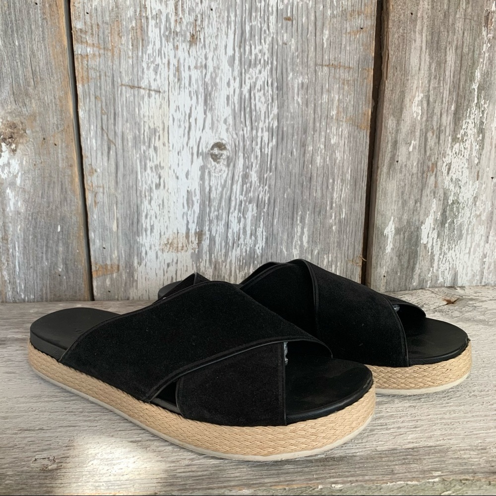 Vince Villaire Crisscross Suede Pool Slide Size 9.5